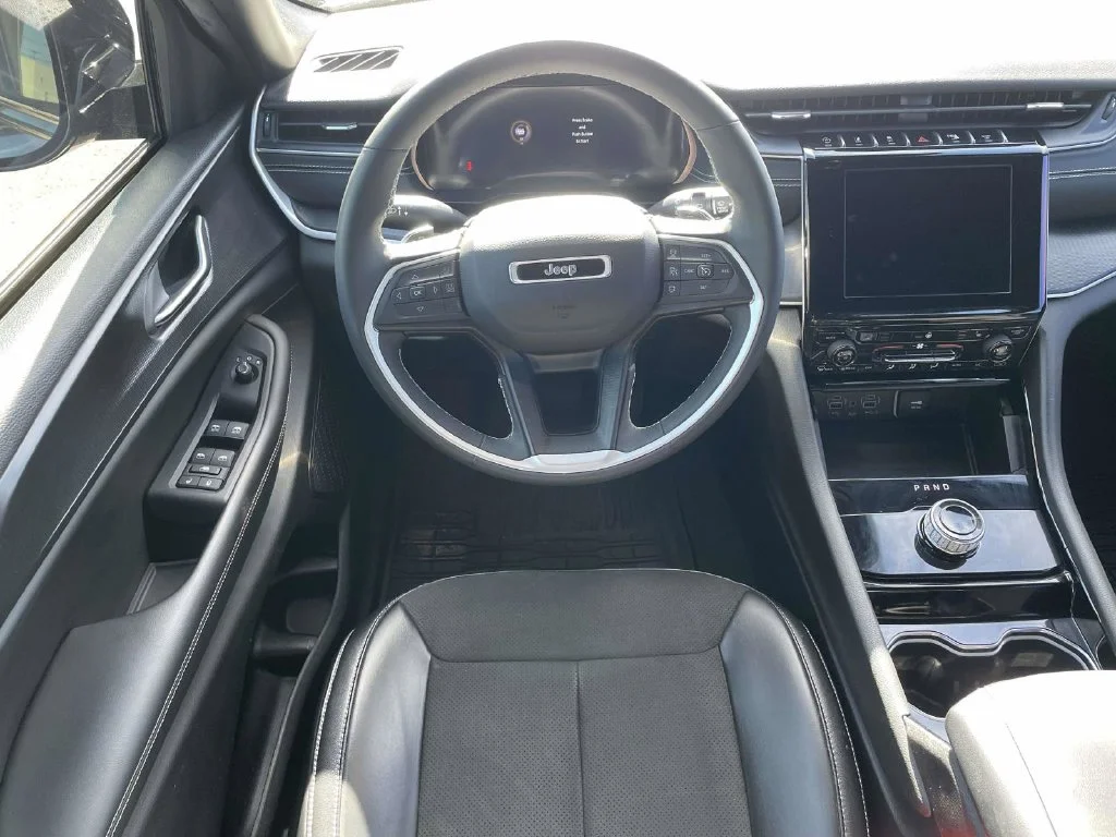 Used 2023 Black Jeep Altitude image 22