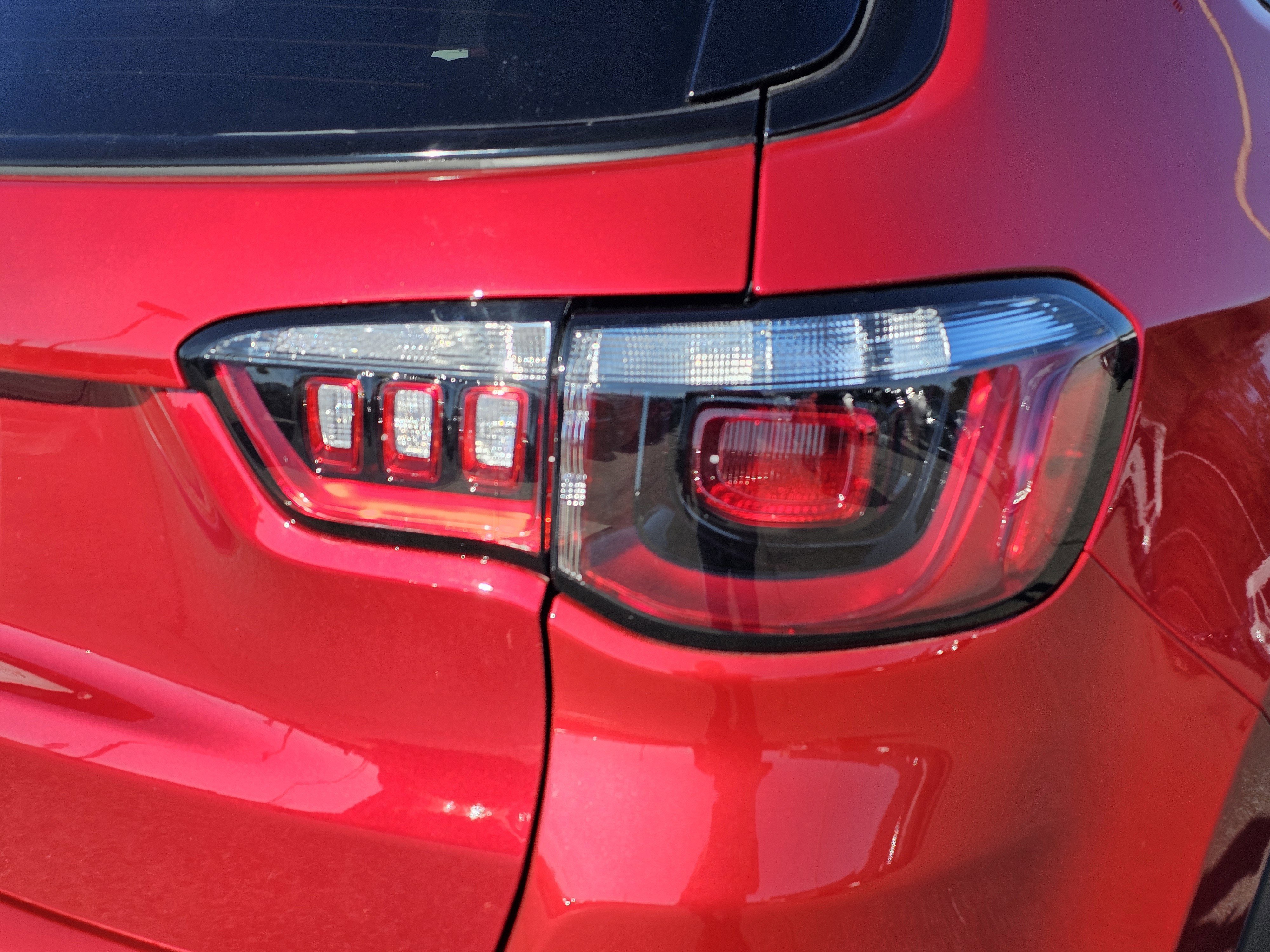 New 2026 Red Hot Pearlcoat Jeep Latitude Altitude image 9