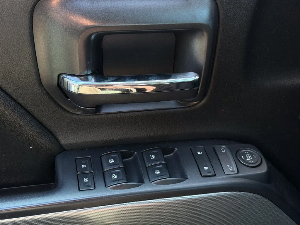 Used 2015 SILVER ICE METALLIC Chevrolet LT image 16