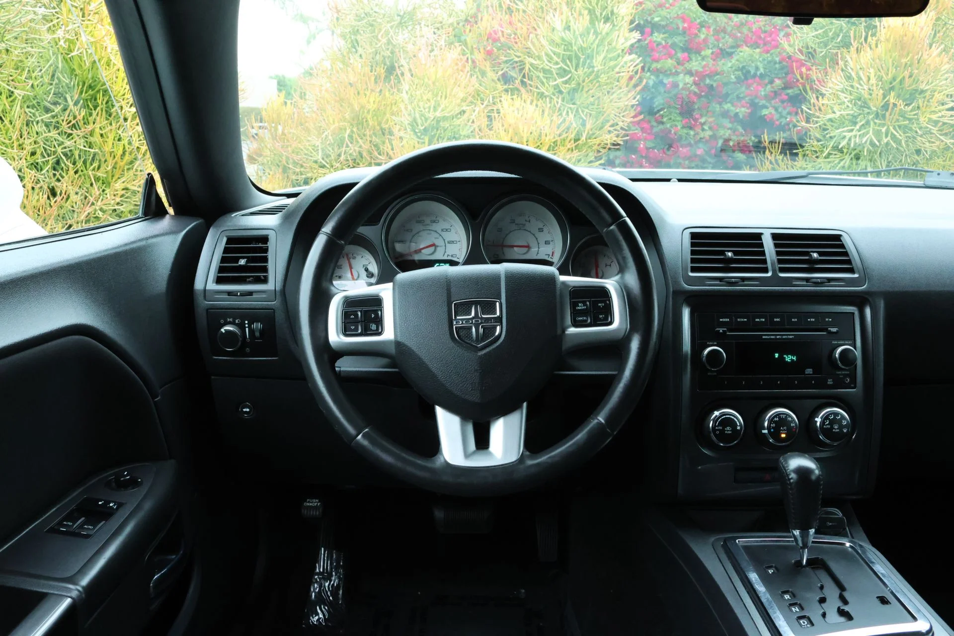 Used 2013 White Dodge SXT image 8