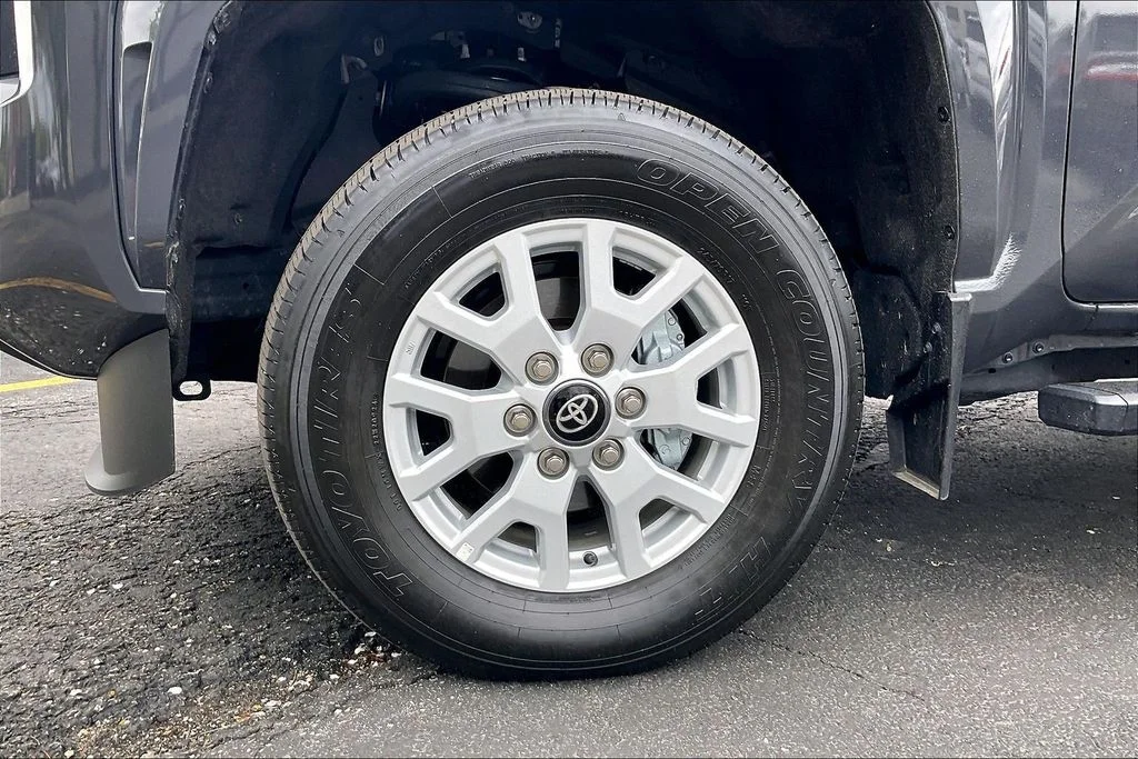 Used 2024  Toyota SR5 image 8