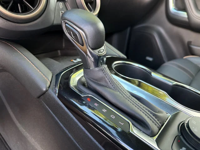 Used 2023 IRIDESCENT PEARL TRICOAT Chevrolet Premier image 32