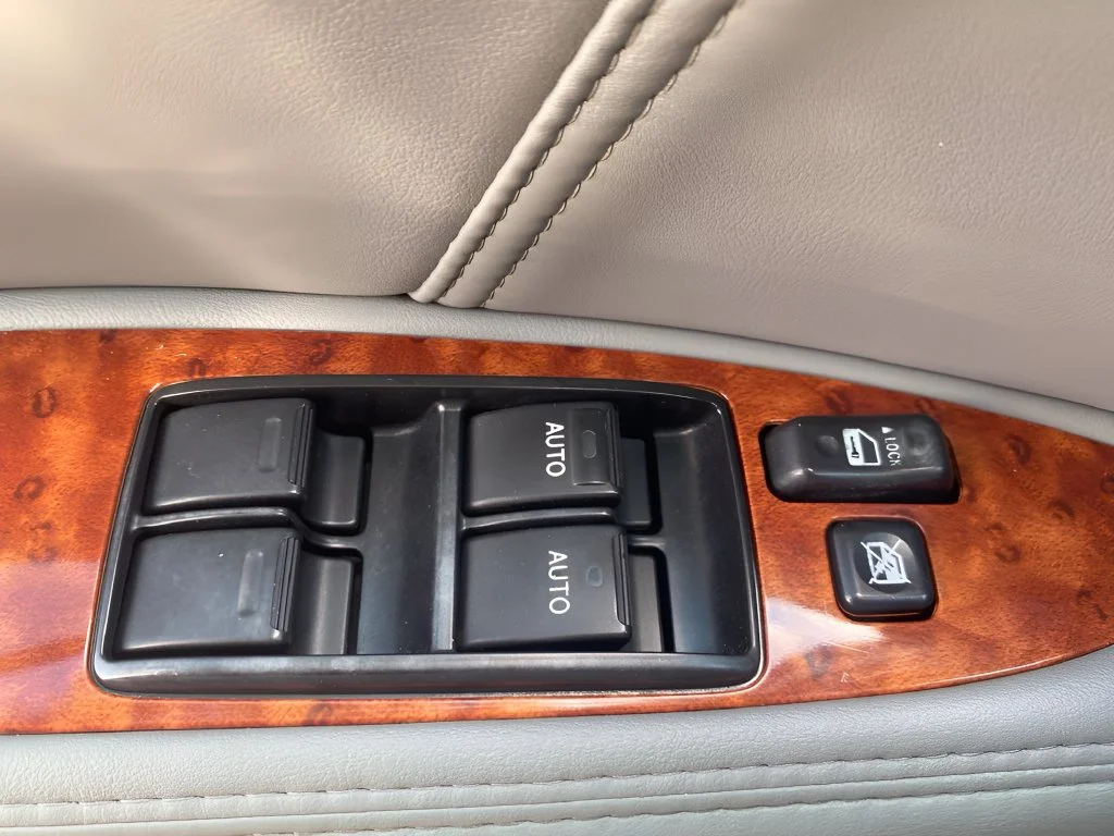 Used 2007 Silver Toyota XL image 11