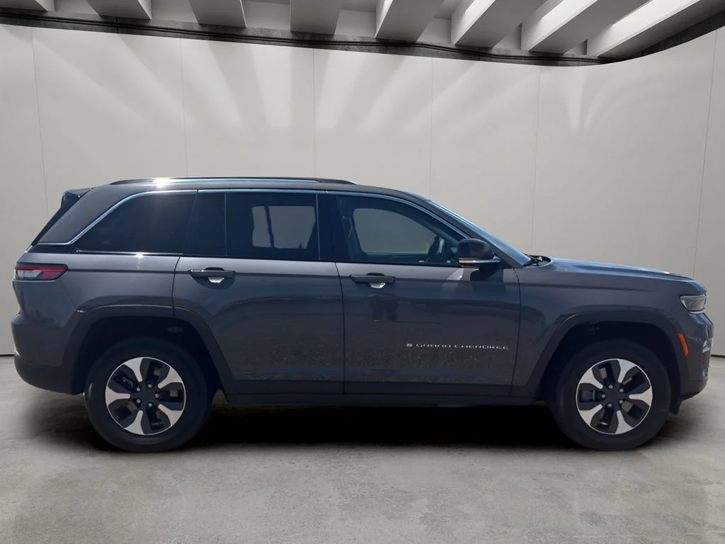 Used 2022 Baltic Gray Metallic Clearcoat Jeep 4xe image 6