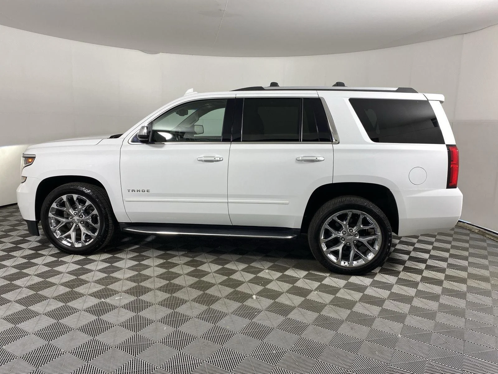 Used 2018 Summit White Chevrolet Premier image 4