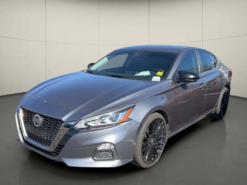 Used 2021  Nissan 2.5 SR image 3