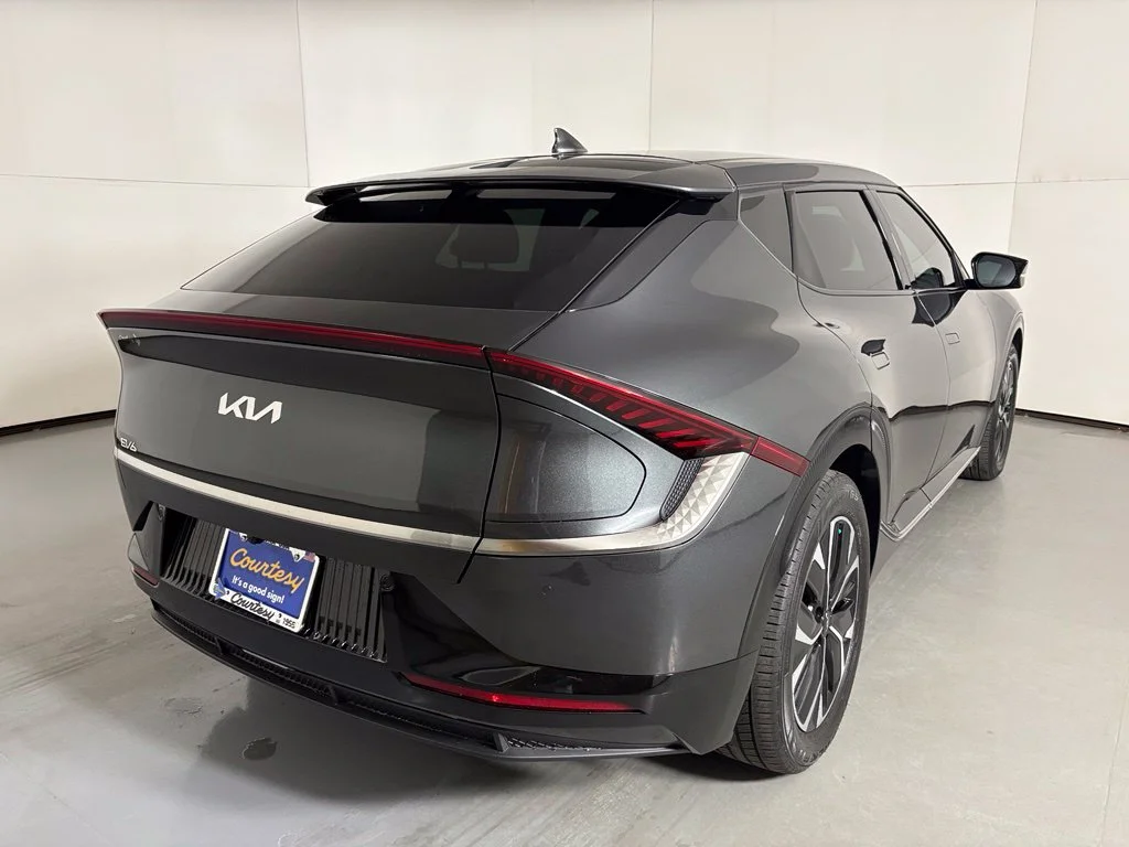 Used 2024 Gray Kia Wind image 8