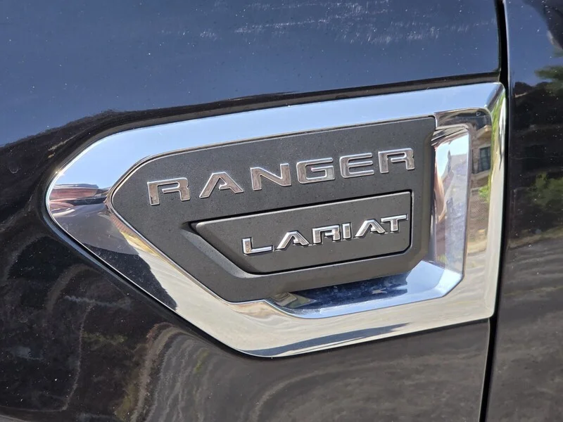 Used 2019 Shadow Black FORD LARIAT 4WD SUPERCREW 5