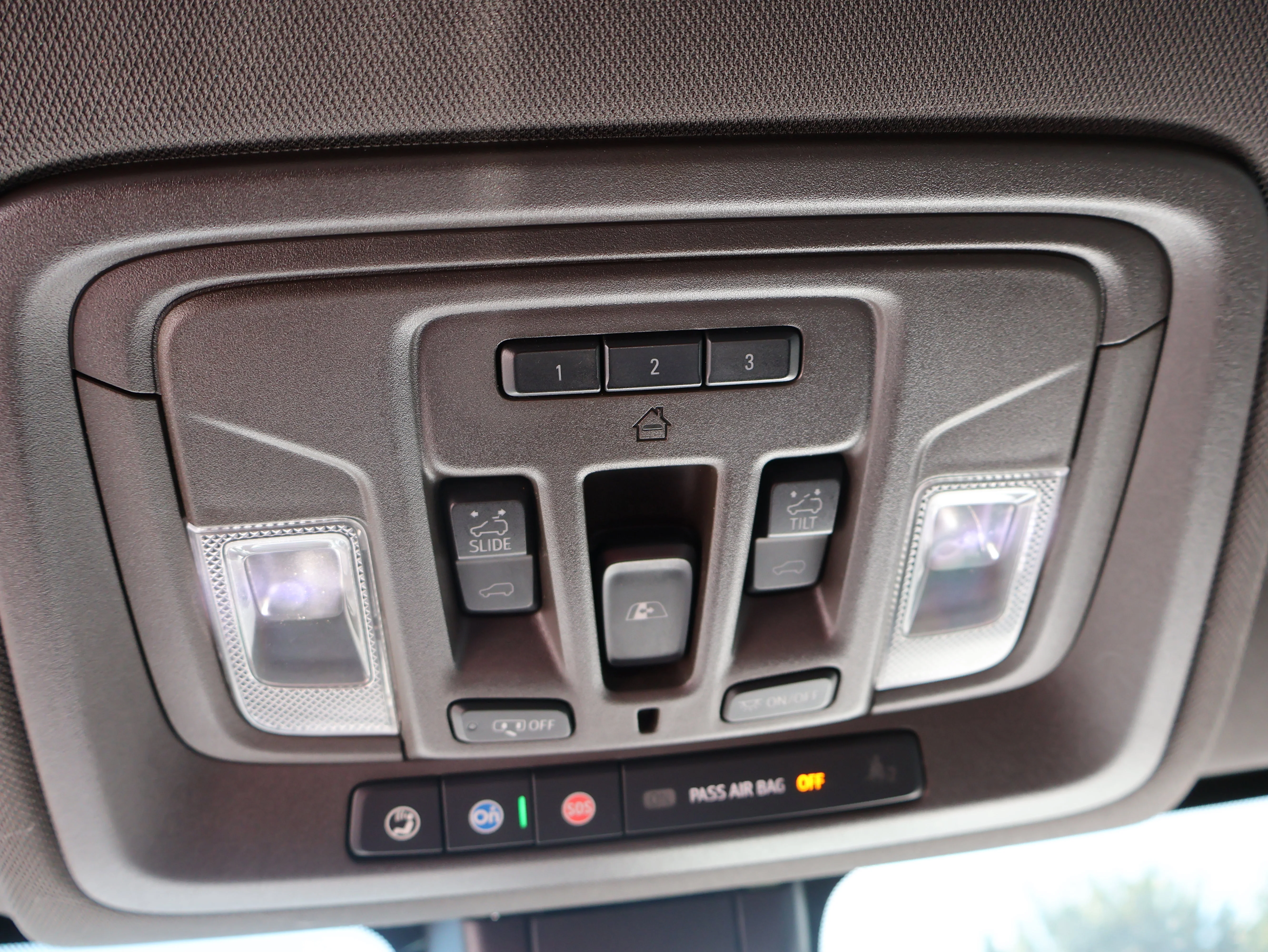 Used 2019 White Frost Tricoat GMC Denali image 44