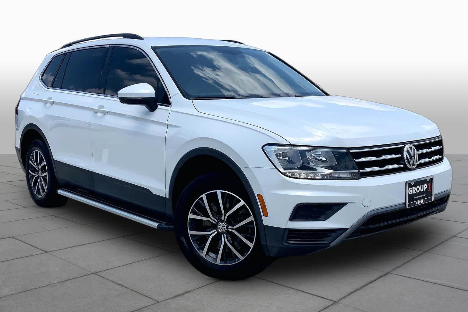 Used 2019 Pure White Volkswagen SE image 3