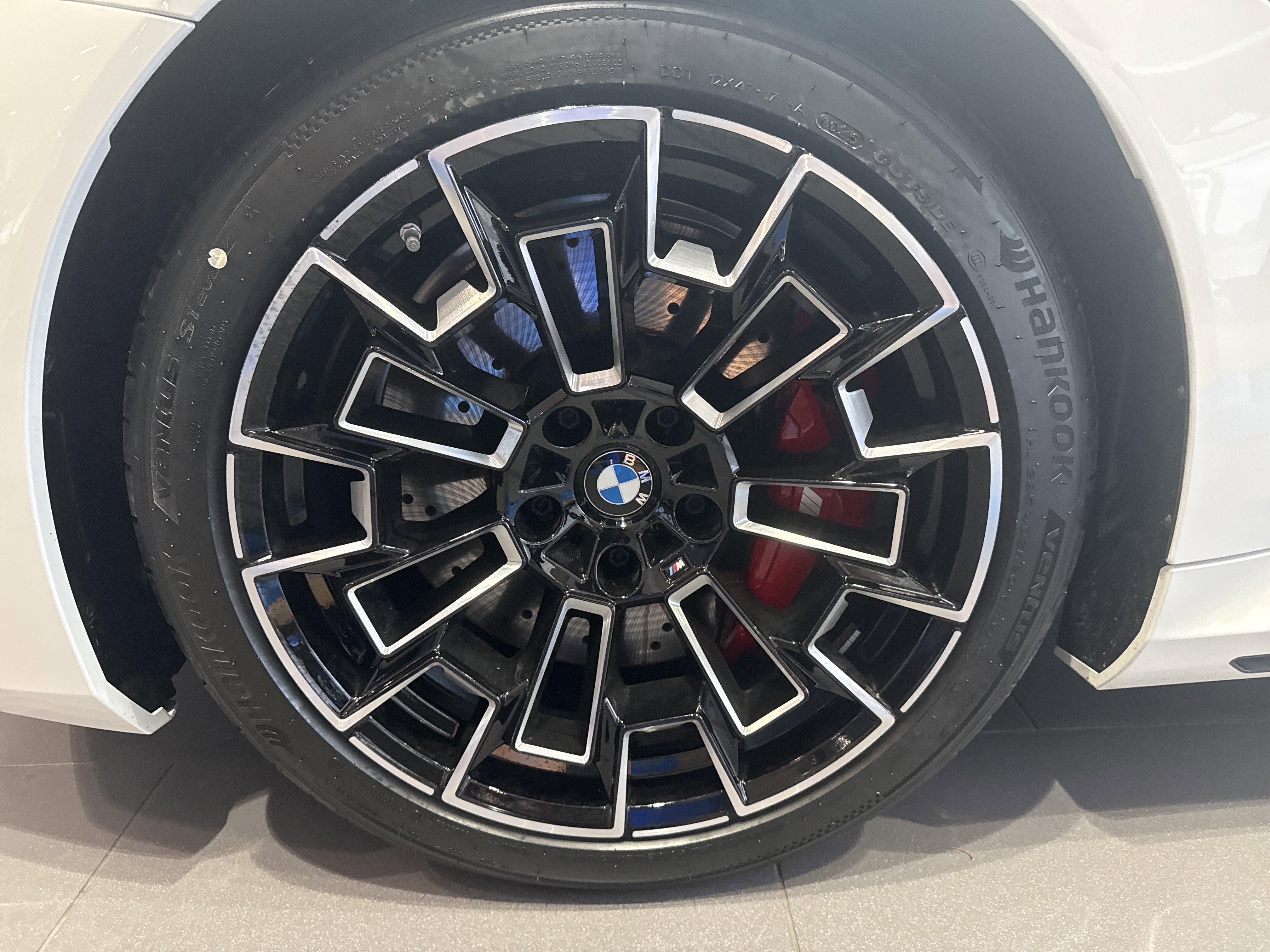 New 2026 0300 Alpine White BMW  image 29