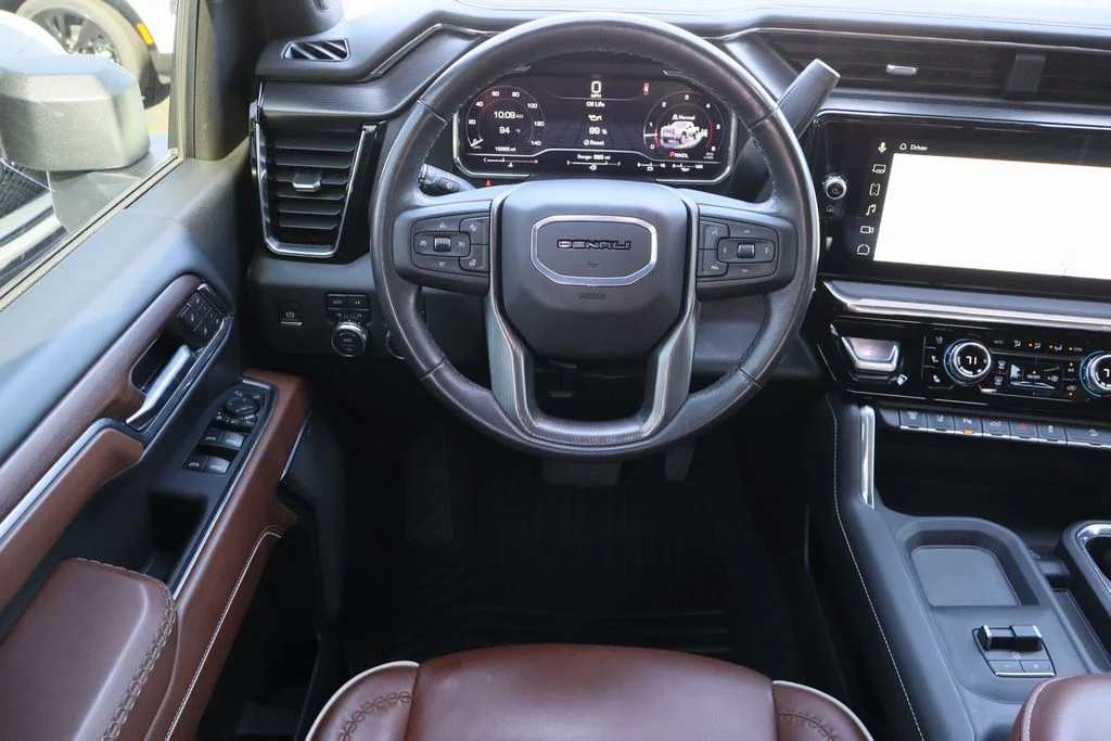 Used 2025 White GMC Denali Ultimate image 27