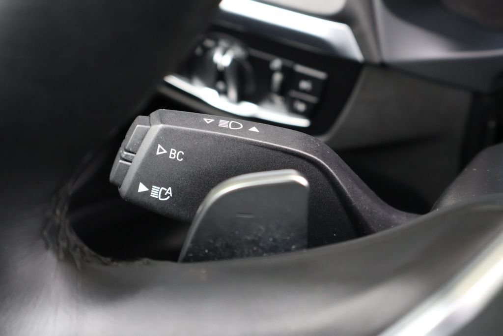 Used 2024  BMW xDrive30i image 25