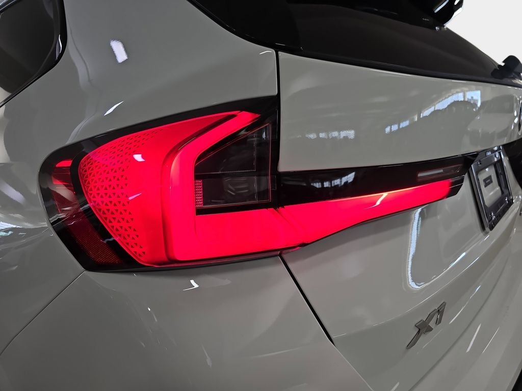 New 2026 Alpine White BMW xDrive28i image 22