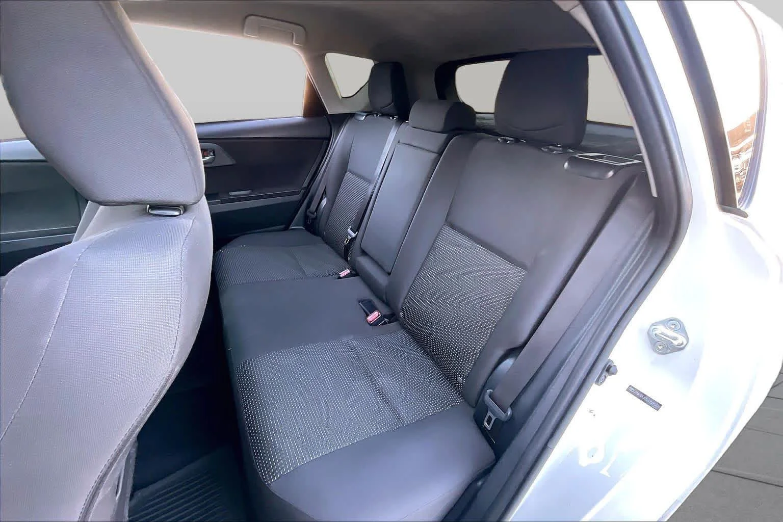 Used 2018 Blizzard Pearl Toyota  image 19
