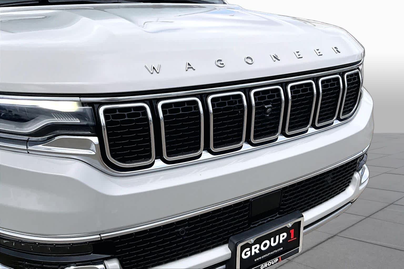 Used 2022 Luxury White Pearlcoat Jeep Series II image 28
