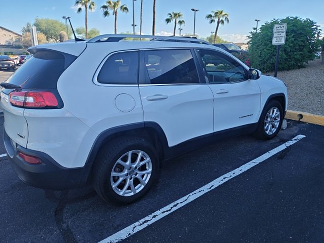 Used 2018 Bright White Clearcoat Jeep Latitude image 7