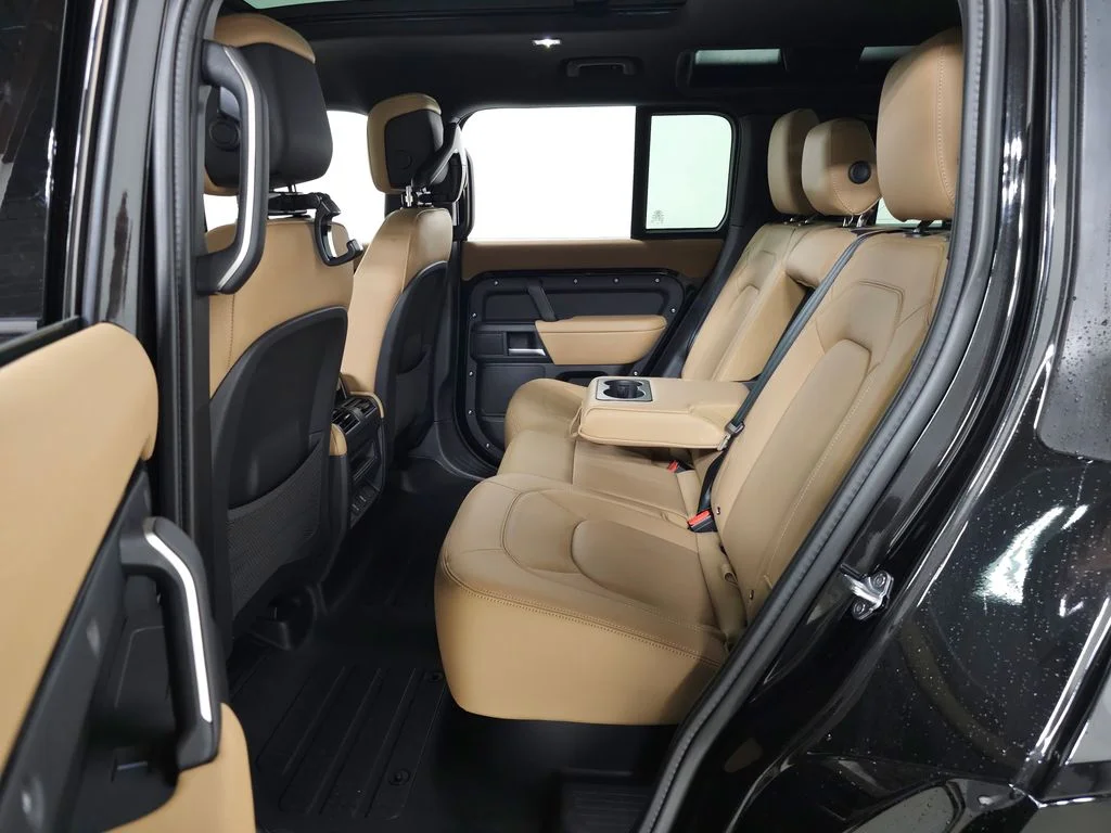 New 2026 Santorini Black Land Rover X-Dynamic SE image 35