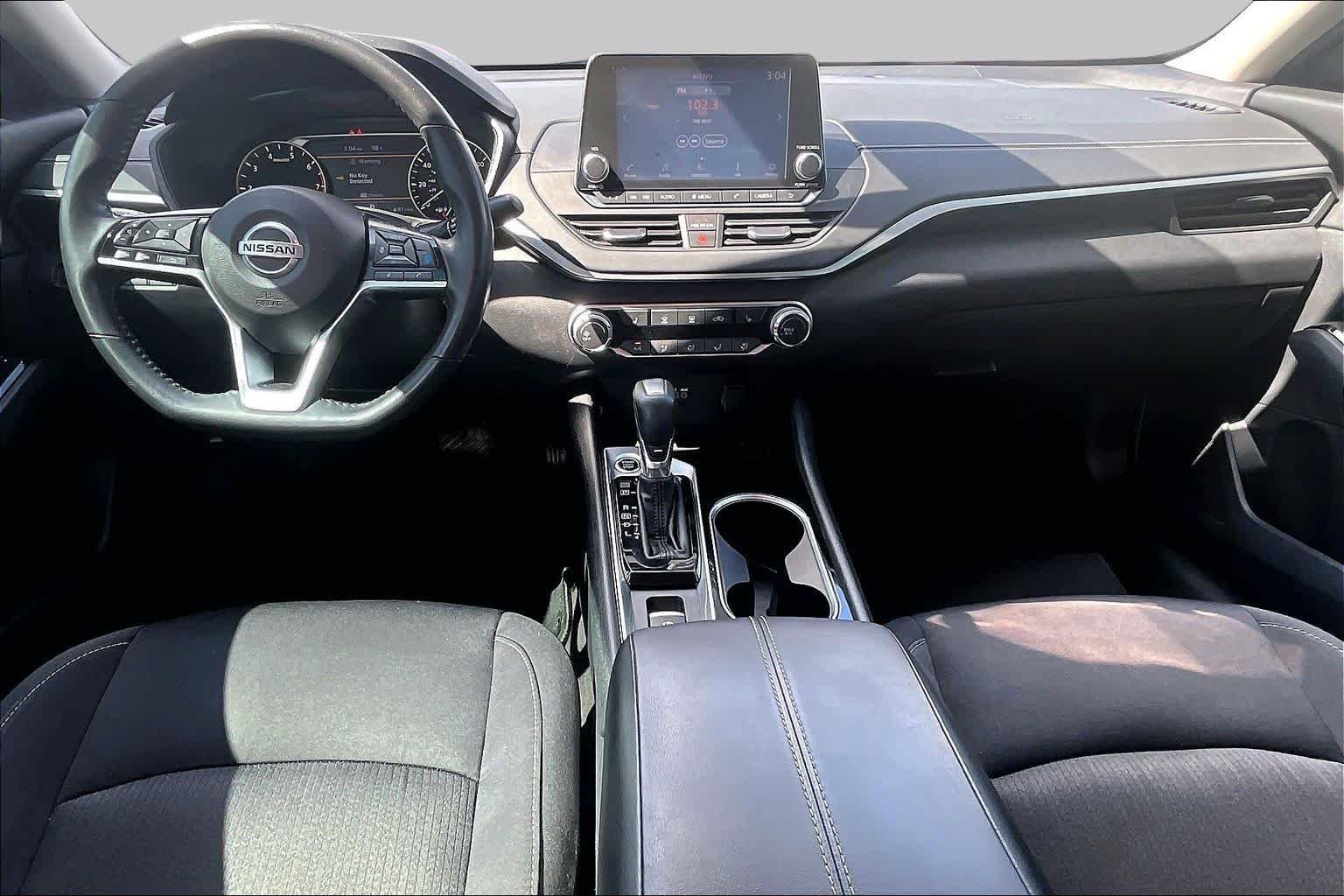 Used 2022 Super Black Nissan 2.5 SV image 16