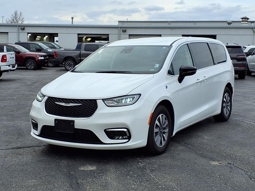 Used 2024 Chrysler Pacifica PHEV Select with VIN 2C4RC1S70RR177908 for sale in Kansas City
