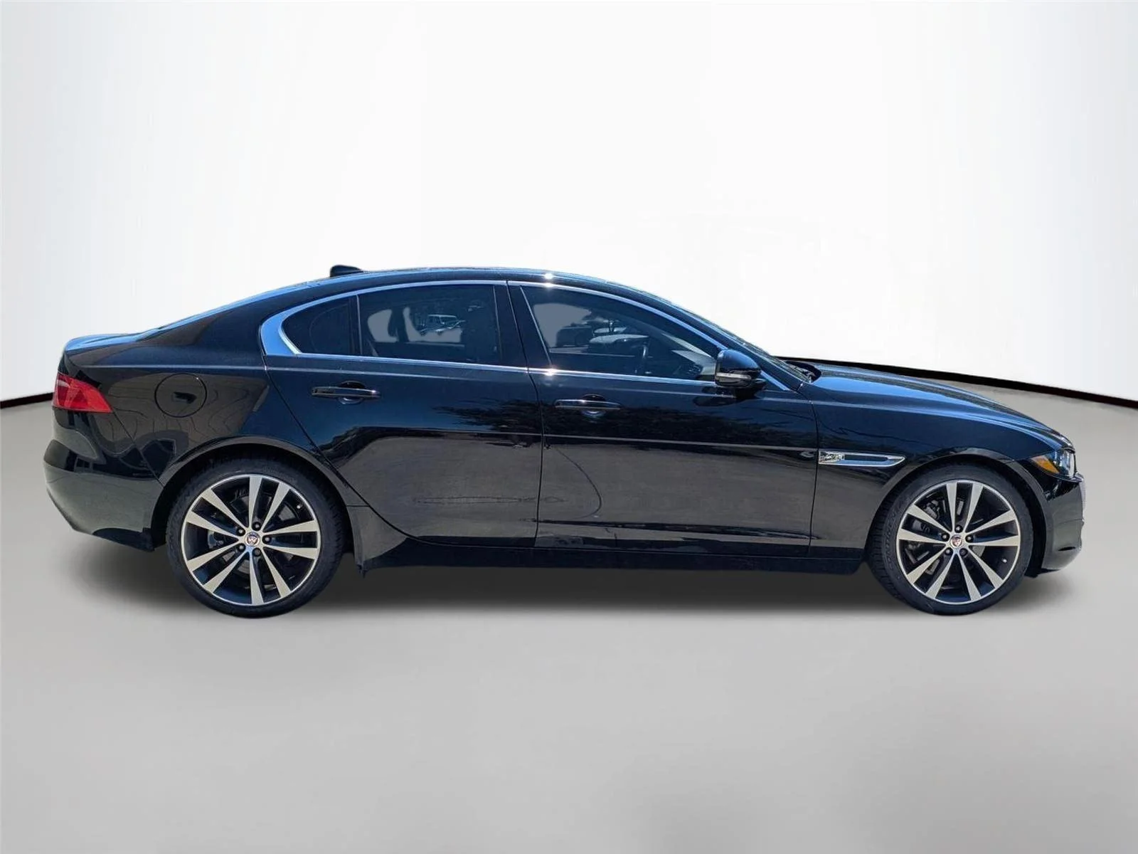 Used 2019 Narvik Black Jaguar 25t Prestige image 12