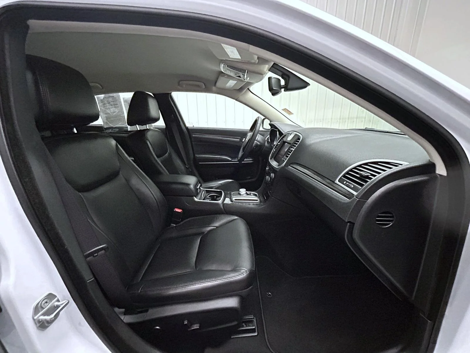 Used 2022 White Chrysler Touring image 15
