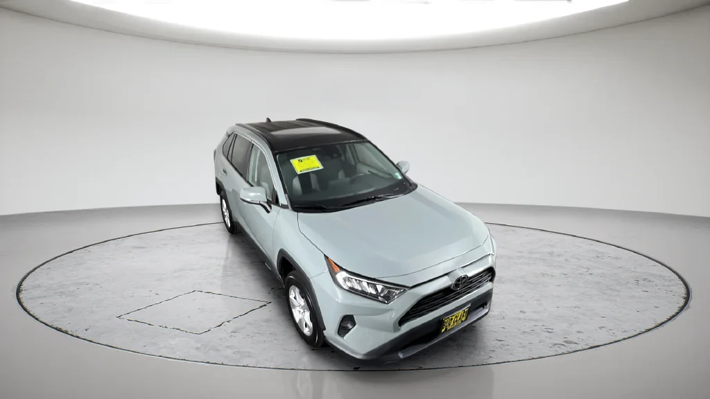 Used 2020 Green Toyota XLE image 5