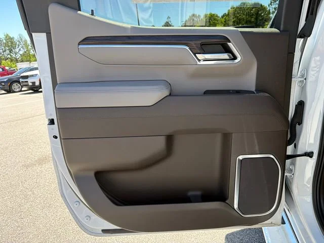 Used 2025 Summit White GMC SLT image 21