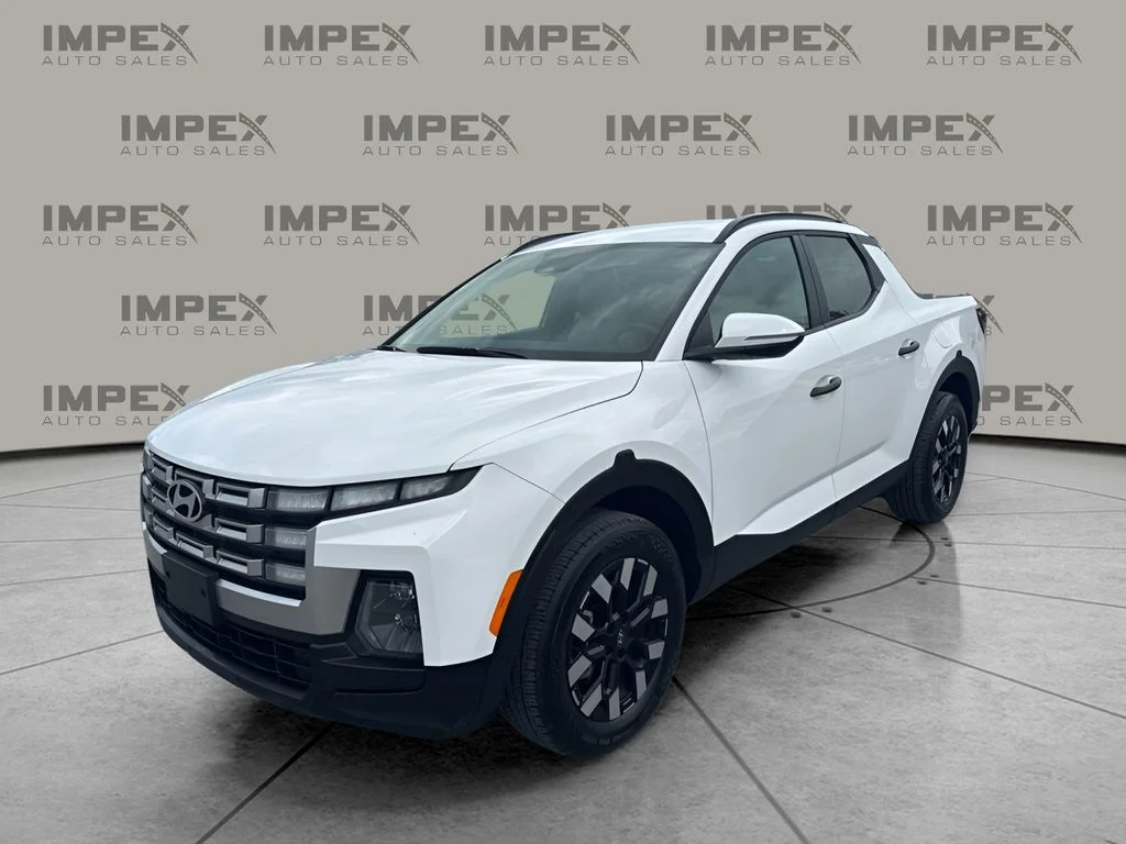 Used 2025 White Hyundai SEL image 1