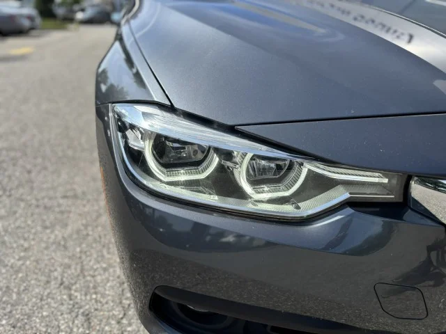 Used 2018 Mineral Gray Metallic BMW 320i xDrive image 15