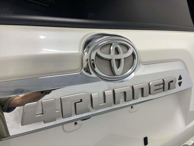 Certified Used 2022 BLIZZARD PEARL Toyota  image 10