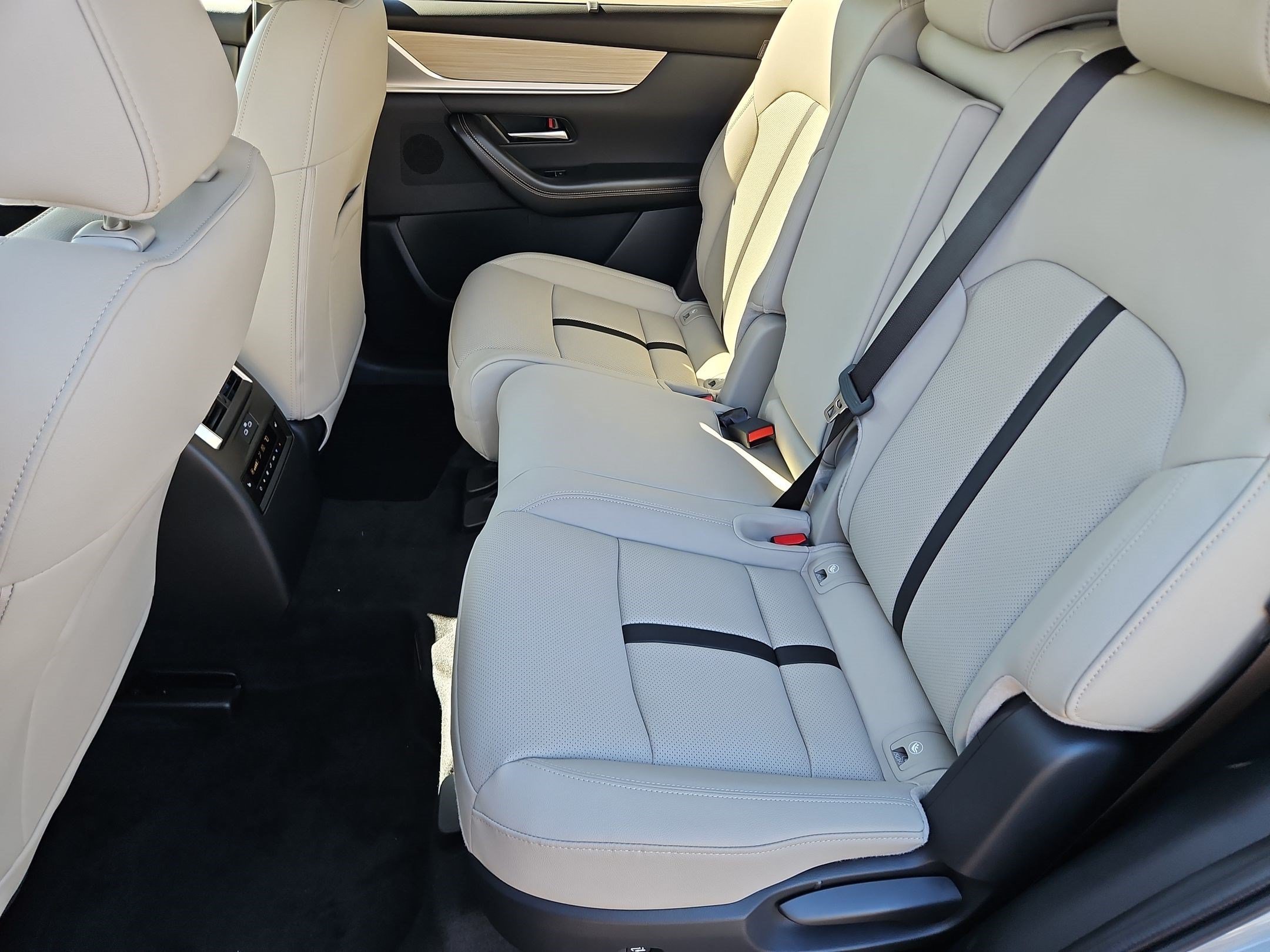 New 2026 Platinum Quartz Mazda Preferred image 6