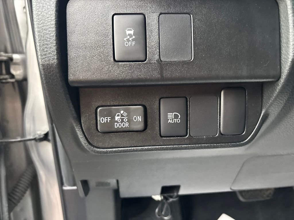 Used 2021 Silver Toyota SR image 19
