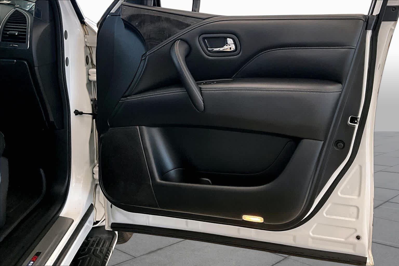 Used 2020 Moonstone White INFINITI LUXE image 21