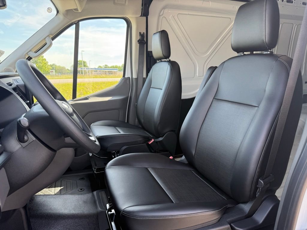 New 2026 Oxford White Ford Cargo Van image 36