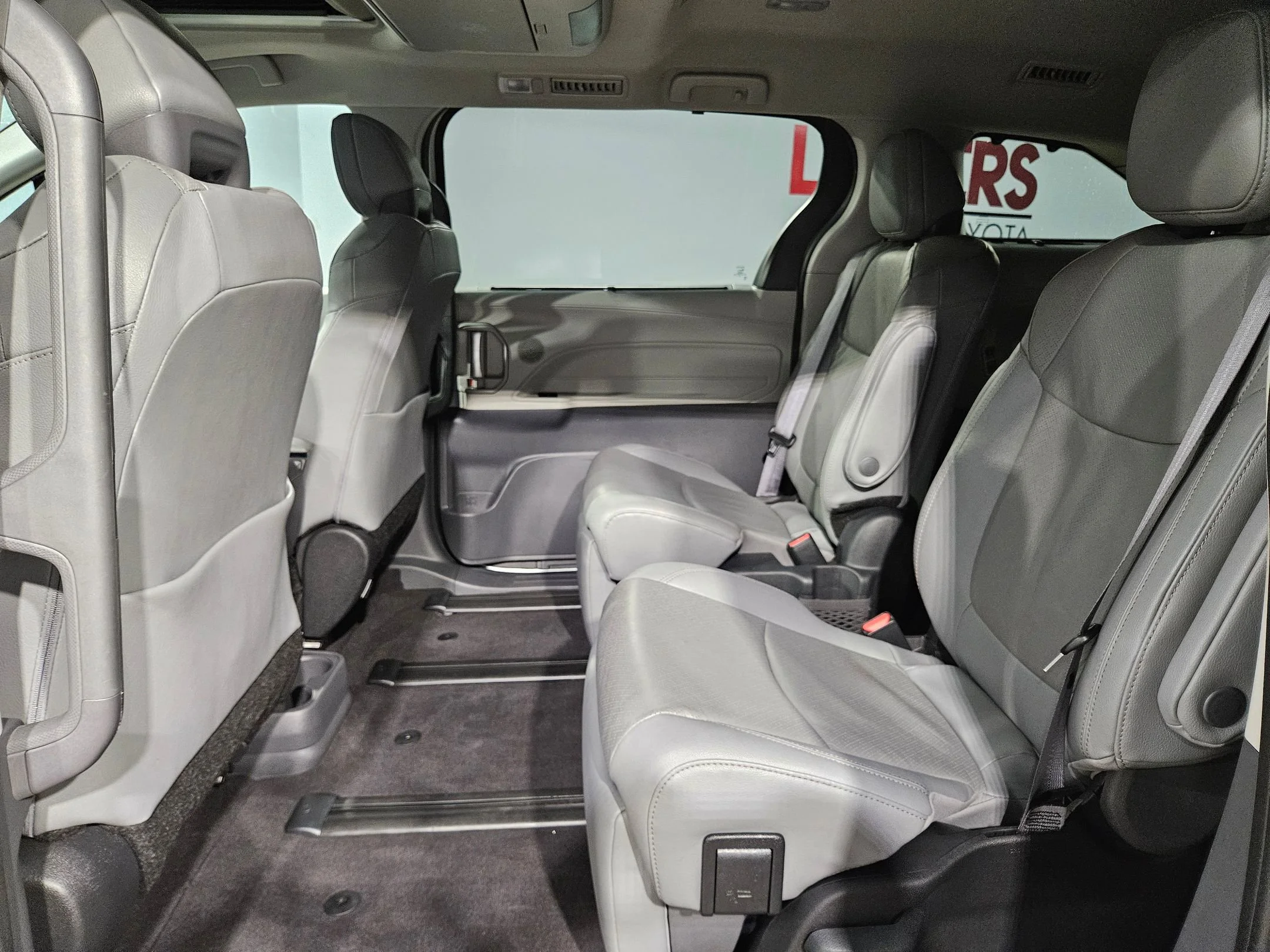 2024 Toyota Sienna Limited - Photo 36
