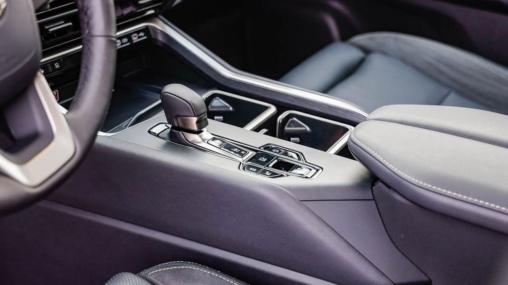 Used 2025 Pearl Lexus 350 Luxury image 25