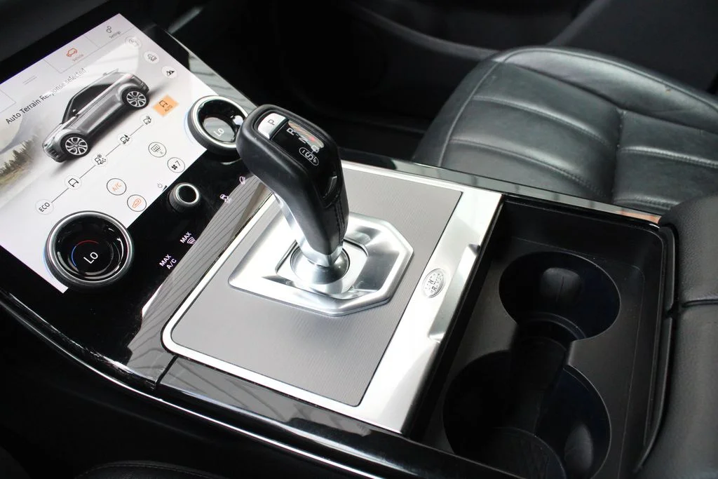 Used 2020 White Land Rover SE image 17