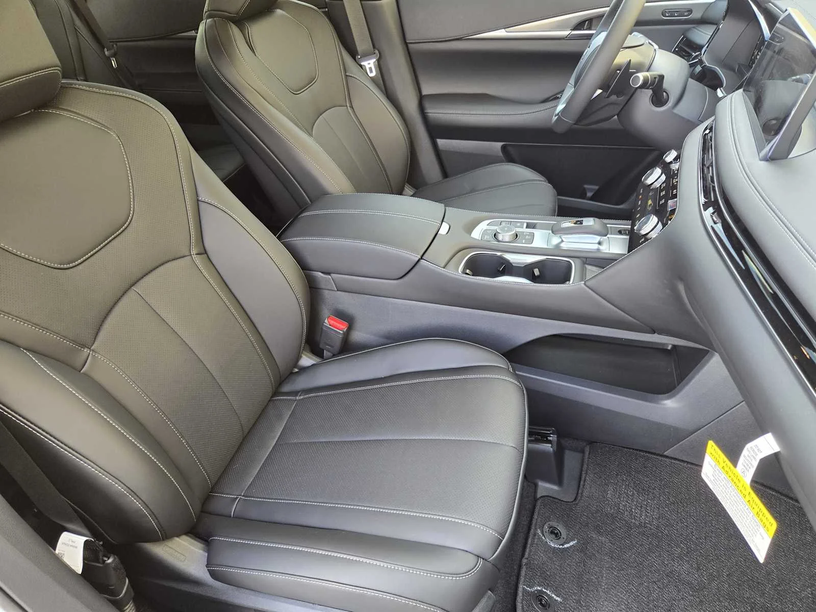 Certified Used 2026 Radiant White INFINITI LUXE image 10