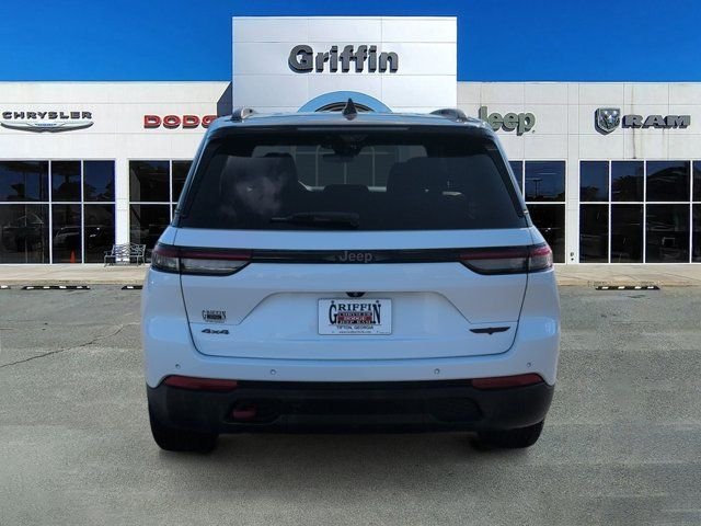 Used 2022 White Jeep Trailhawk image 8
