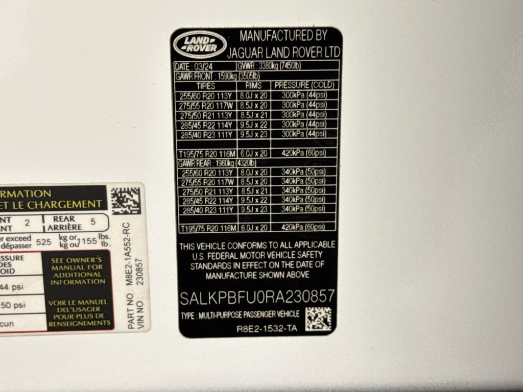 Used 2024 White Land Rover SE image 34