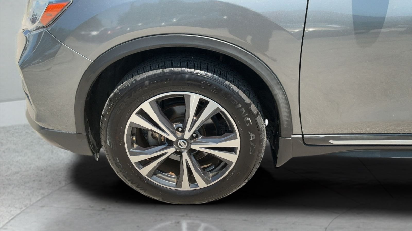 Used 2017 Gray Nissan SL image 20