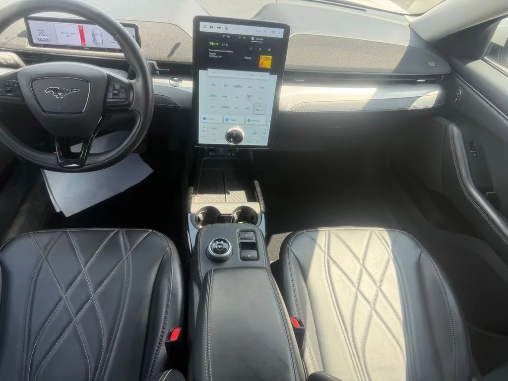 Used 2022 White Metallic Ford Select image 40