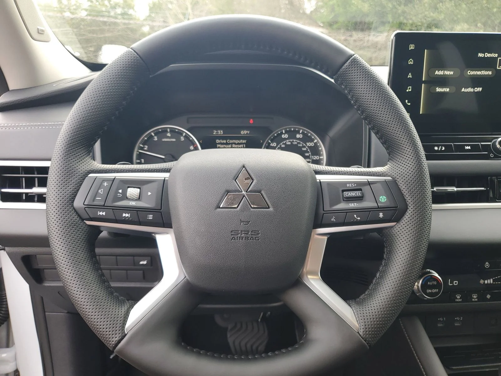 New 2026 White Mitsubishi SE image 10