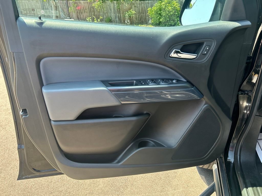 Used 2022 Black Chevrolet Z71 image 22
