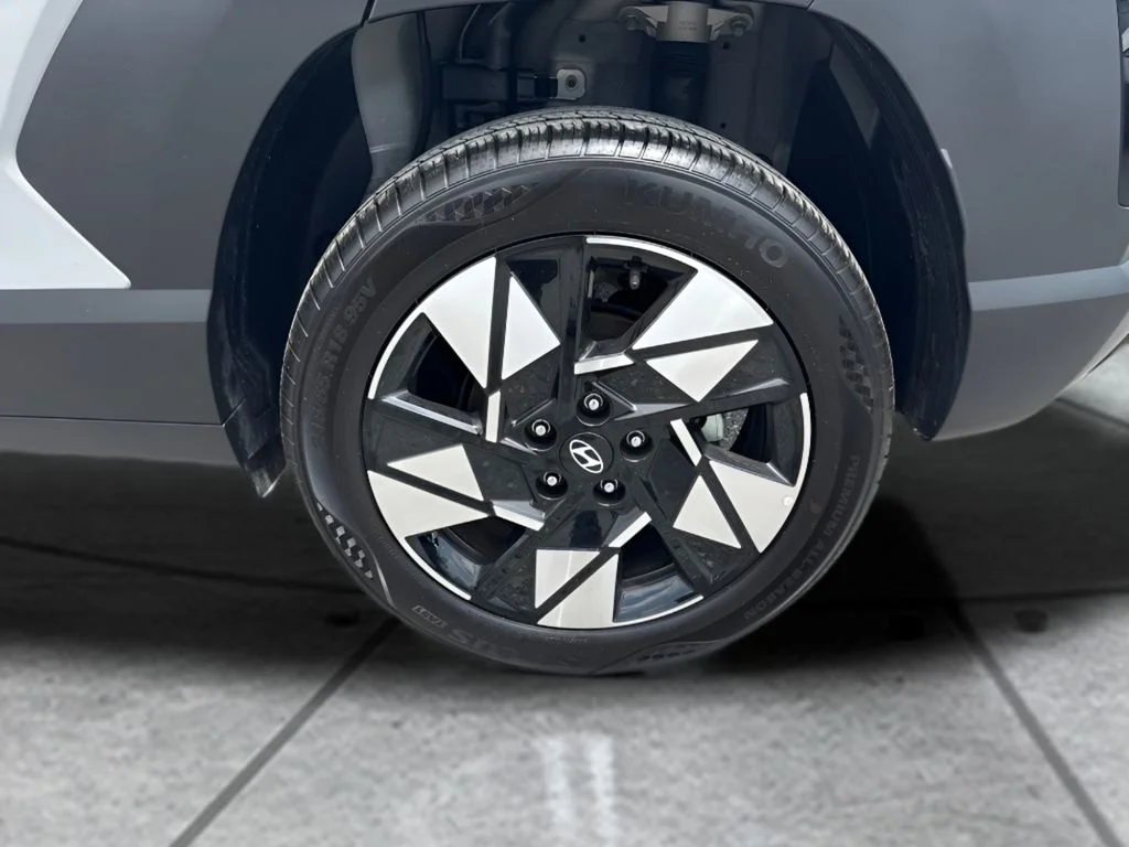 Used 2025 Gray Hyundai SEL image 25