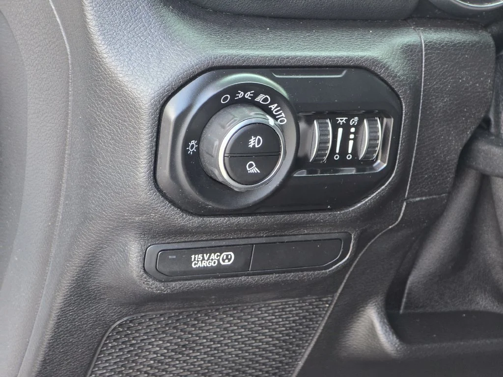 Certified Used 2020 White Jeep Rubicon image 35