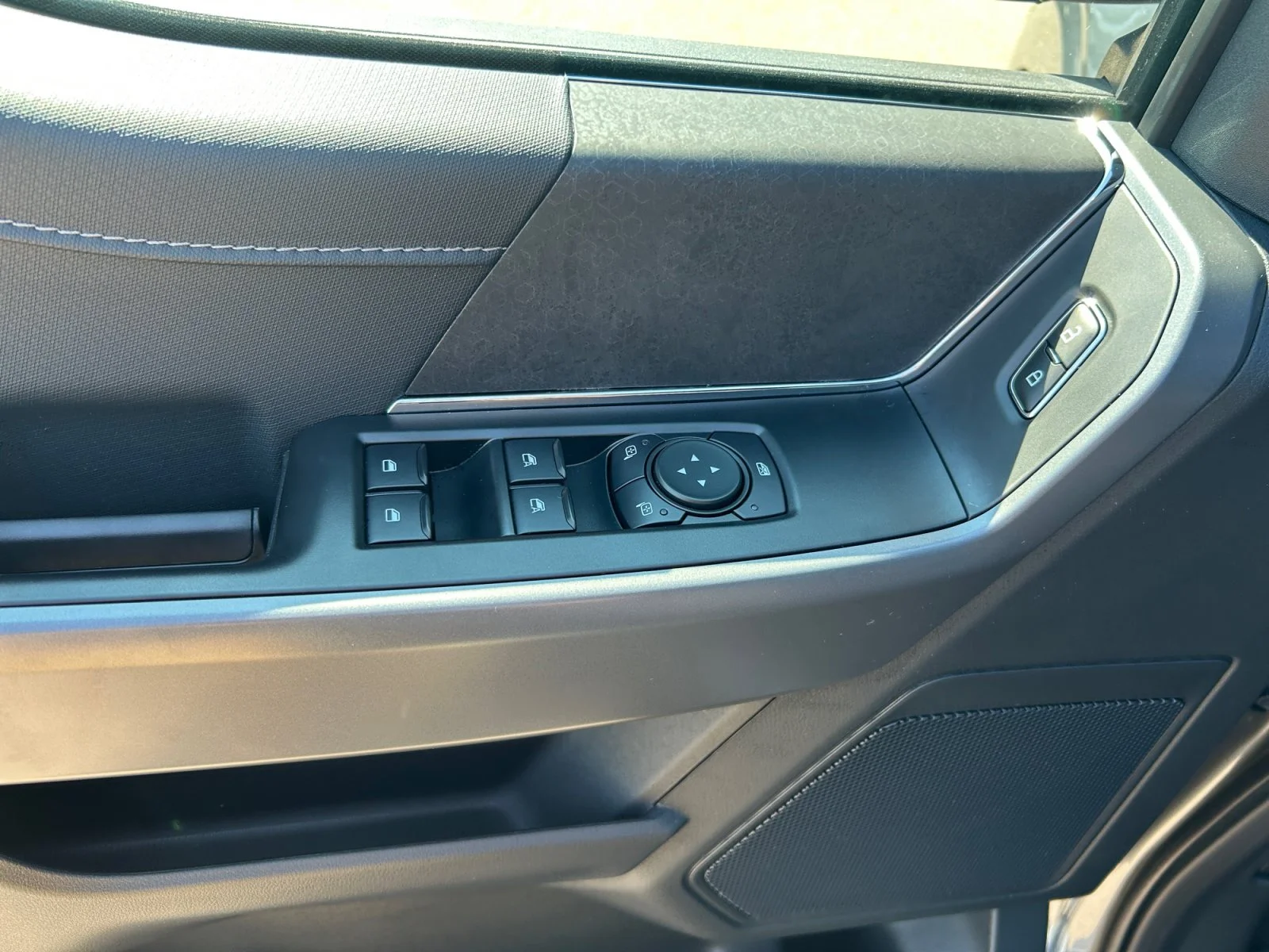 New 2026 Carbonized Grey Metallic Ford XLT image 17