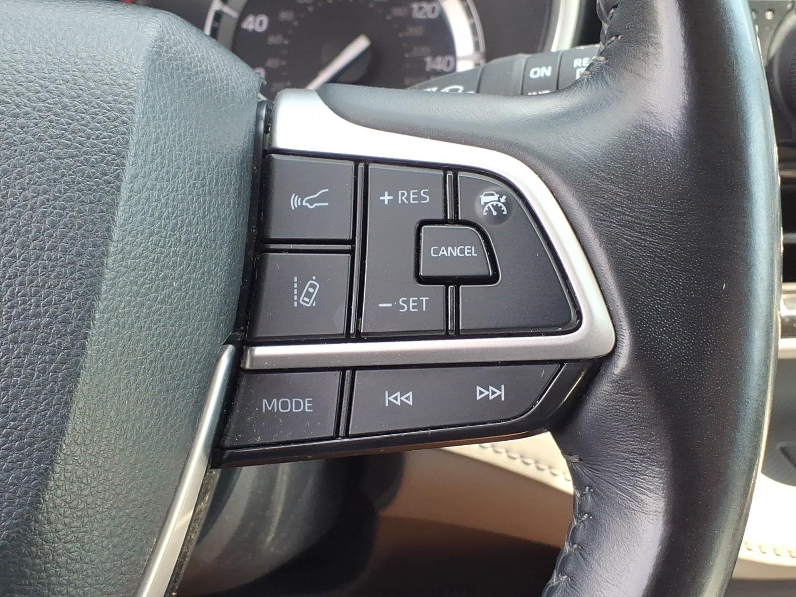 Used 2022 Wind Chill Pearl Toyota XLE image 25