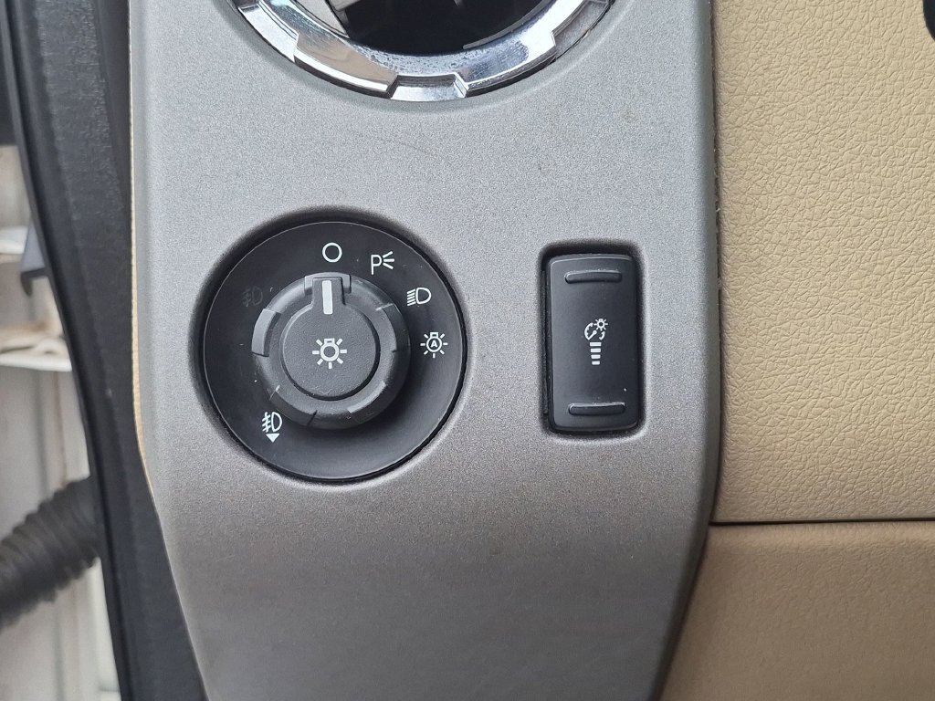 Used 2016  Ford Lariat image 20